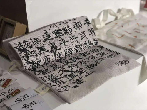 漯河海樂文創(chuàng)產(chǎn)品亮相第七屆中原（鶴壁）文化產(chǎn)業(yè)博覽交易會(huì)，文化經(jīng)紀(jì)人服務(wù)助力產(chǎn)業(yè)發(fā)展